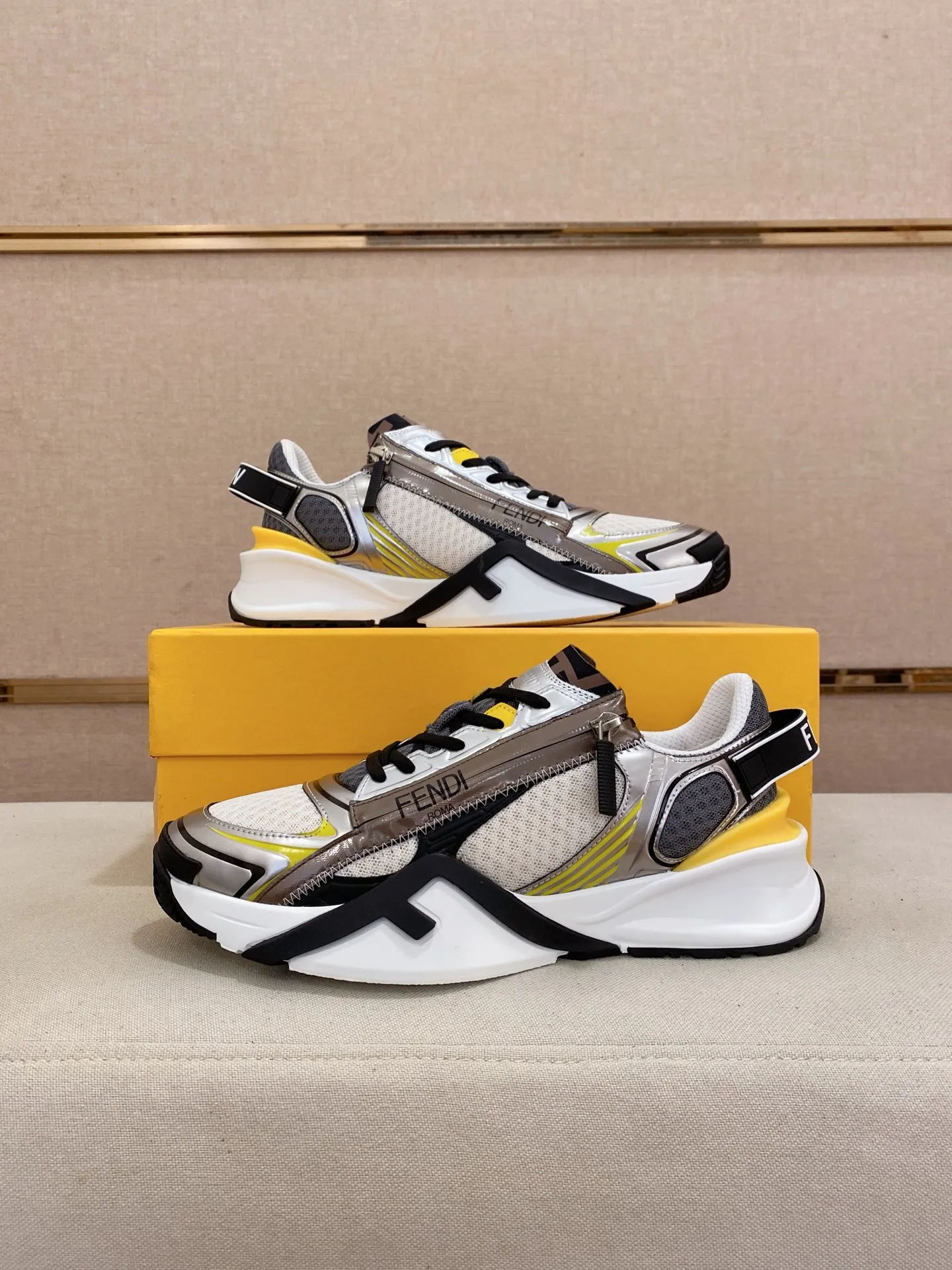 Men's shoes💰: 540💰(Higher version) [Fendi] Fendi's latest casual shoes for men! Available at counters simultaneously! A one-to-one replica of the original. Made entirely of imported top-grain calfskin, the interior is made of top-grain water-dyed cowhide, and the original factory-supplied rubber outsole. Leading new fashion concepts. Matching code: 38-44 can be customized, 45 is not returnable!